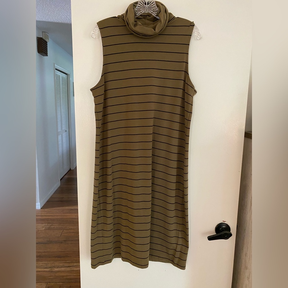 Woman’s dress, size L